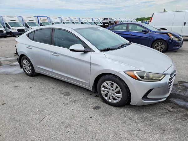 2018 HYUNDAI ELANTRA SE