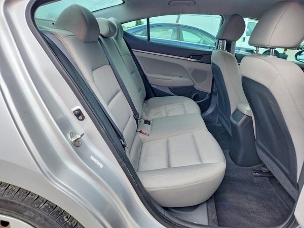 2018 HYUNDAI ELANTRA SE