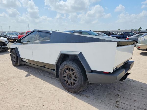 2024 TESLA CYBERTRUCK