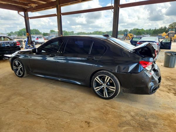 2016 BMW 750