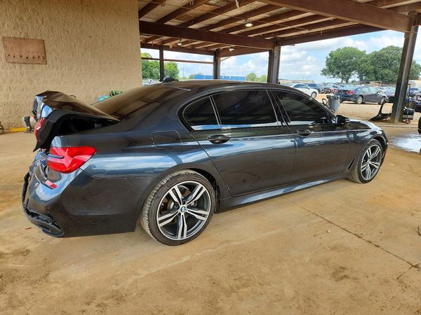 2016 BMW 750