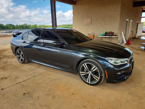 2016 BMW 750
