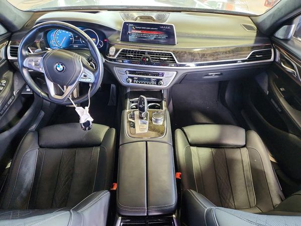 2016 BMW 750