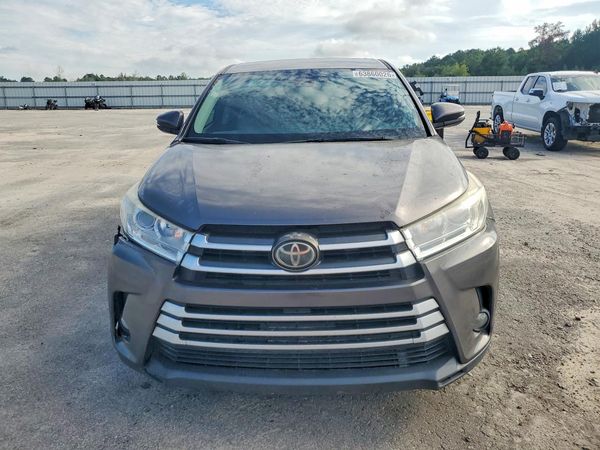 2017 TOYOTA HIGHLANDER LE/LE Plus