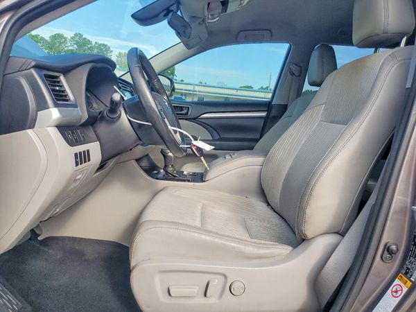 2017 TOYOTA HIGHLANDER LE/LE Plus