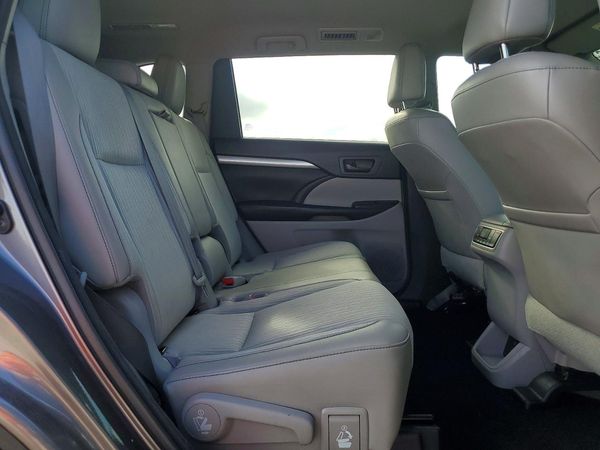 2017 TOYOTA HIGHLANDER LE/LE Plus