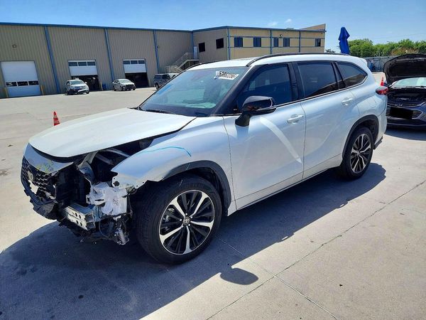 2021 TOYOTA HIGHLANDER XSE