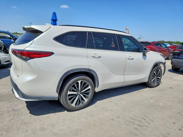 2021 TOYOTA HIGHLANDER XSE