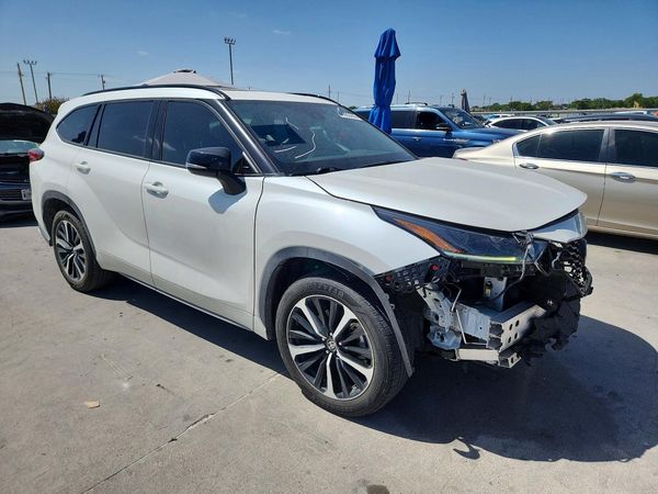 2021 TOYOTA HIGHLANDER XSE