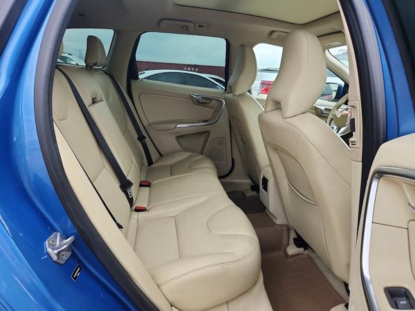 2015 VOLVO XC60