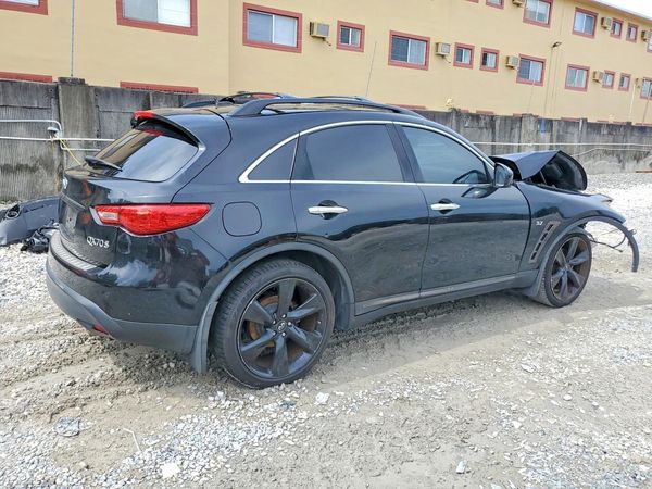 2015 INFINITI QX70