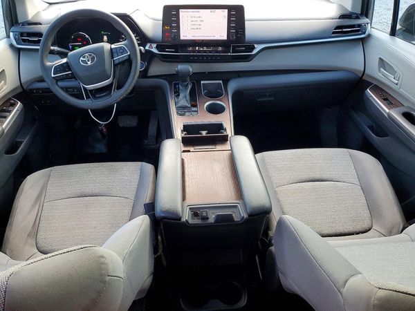 2021 TOYOTA SIENNA LE