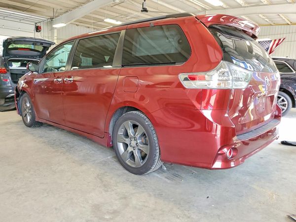 2016 TOYOTA SIENNA
