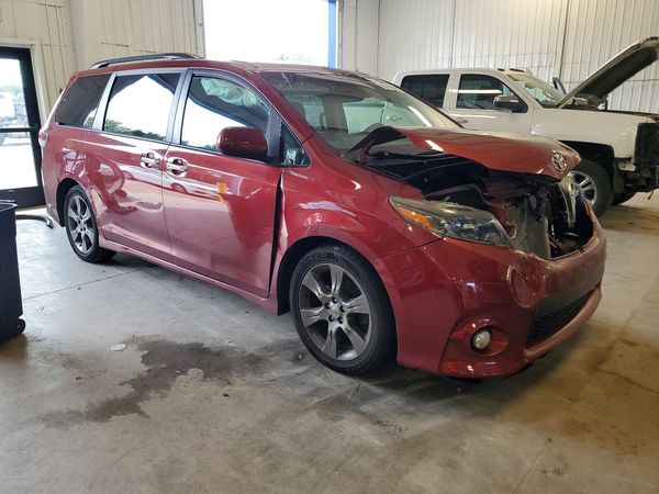 2016 TOYOTA SIENNA