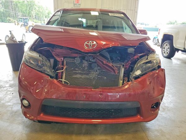 2016 TOYOTA SIENNA