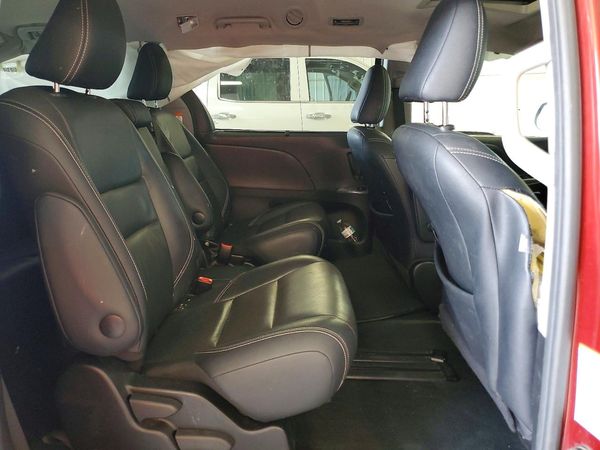 2016 TOYOTA SIENNA