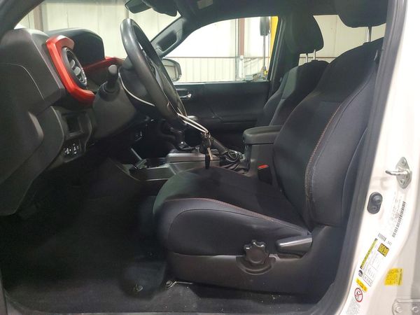 2019 TOYOTA TACOMA SR5