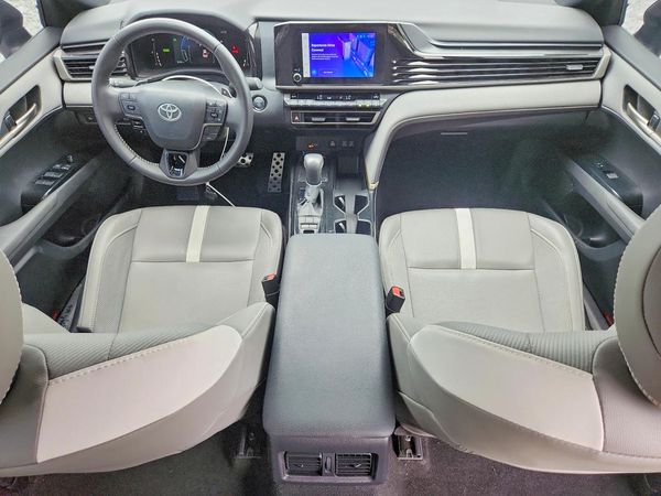 2025 TOYOTA CAMRY