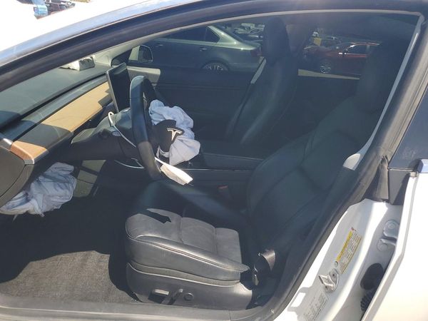2019 TESLA MODEL 3 — DENT