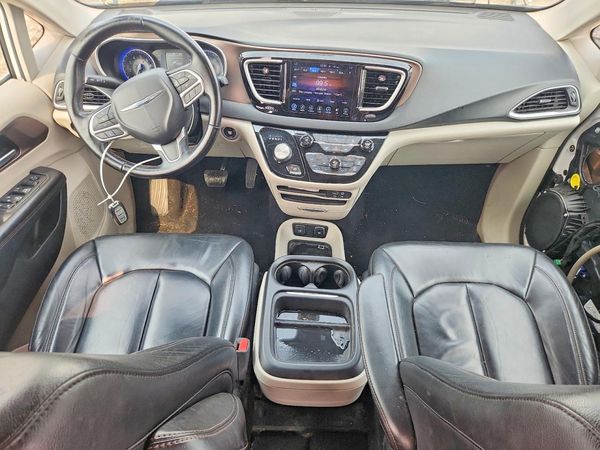 2017 CHRYSLER PACIFICA Touring L