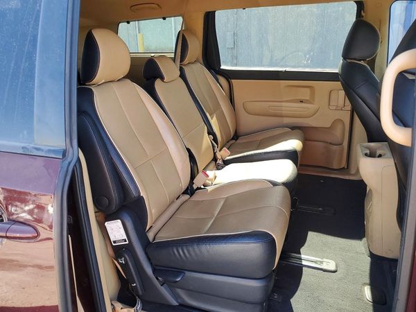 2017 KIA SEDONA LX