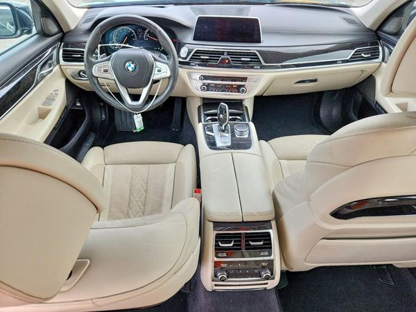2016 BMW 750 xDrive