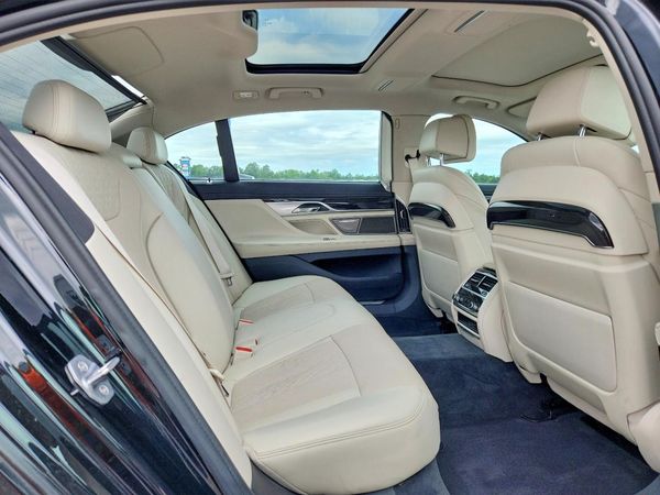 2016 BMW 750 xDrive