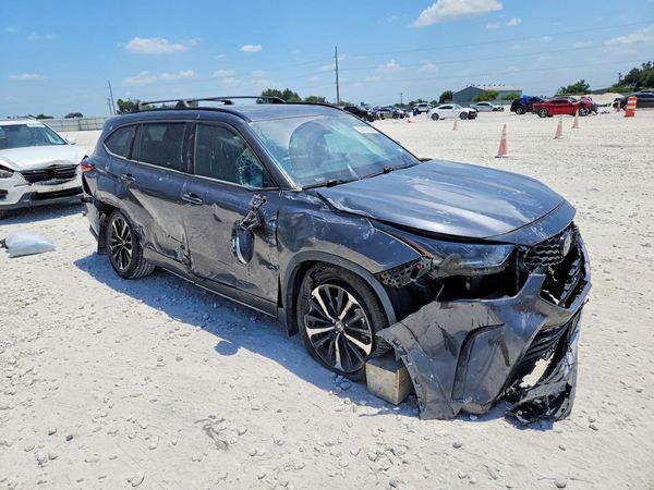 2021 TOYOTA HIGHLANDER XSE Nav & JBL — Passenger 3/4