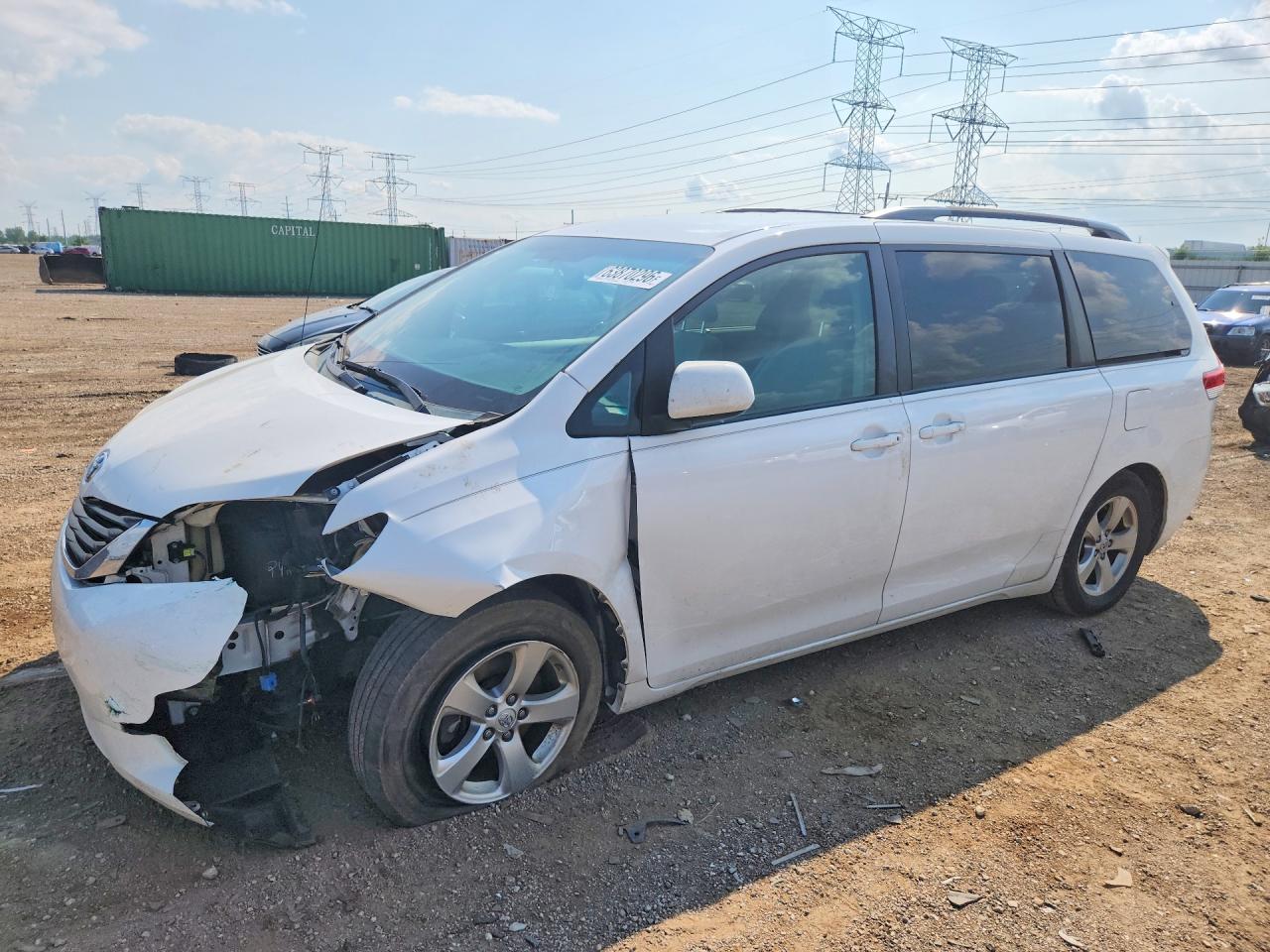 2013 TOYOTA SIENNA — Front 3/4