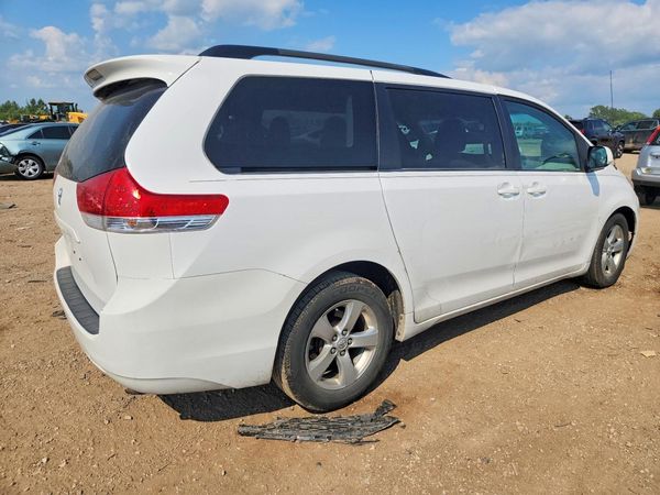 2013 TOYOTA SIENNA — PSRA