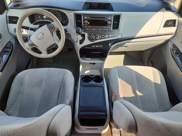2013 TOYOTA SIENNA — CKPT