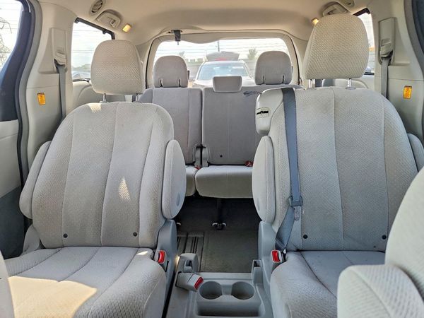 2013 TOYOTA SIENNA — SUVN