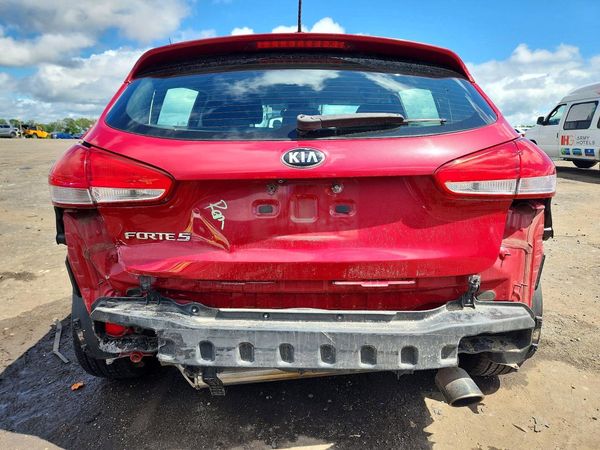 2017 KIA FORTE5 LX