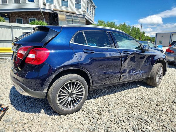 2017 MERCEDES-BENZ GLA