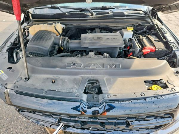2022 RAM 1500 Big Horn, Lone Star — Engine bay