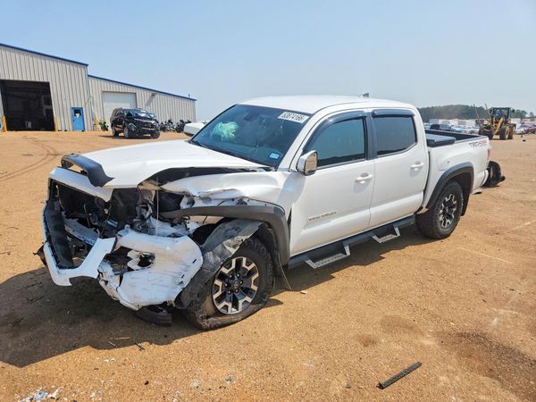 2023 TOYOTA TACOMA SR5 — Front 3/4