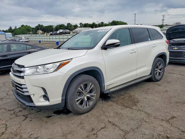 2017 TOYOTA HIGHLANDER LE
