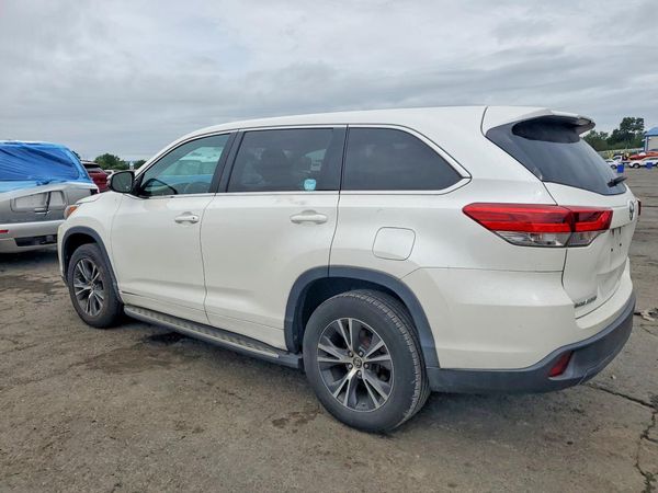 2017 TOYOTA HIGHLANDER LE