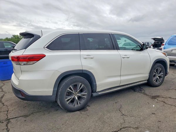 2017 TOYOTA HIGHLANDER LE