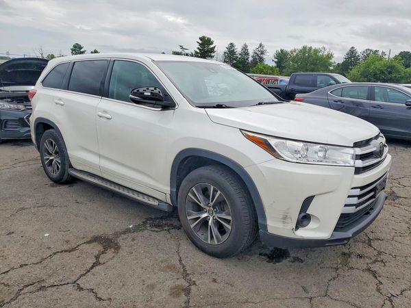 2017 TOYOTA HIGHLANDER LE
