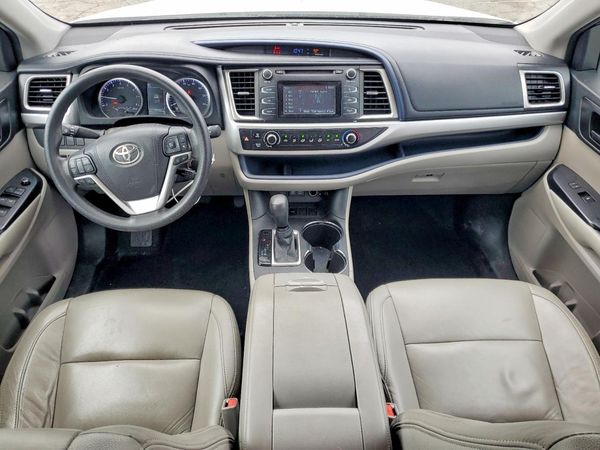 2017 TOYOTA HIGHLANDER LE