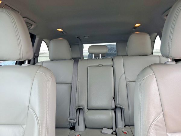2017 TOYOTA HIGHLANDER LE