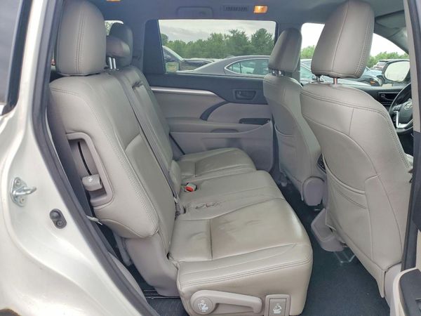 2017 TOYOTA HIGHLANDER LE