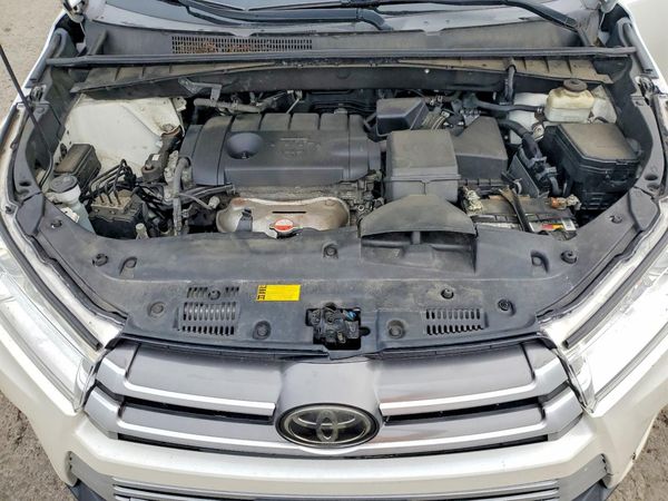 2017 TOYOTA HIGHLANDER LE