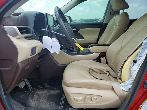 2021 TOYOTA HIGHLANDER XLE