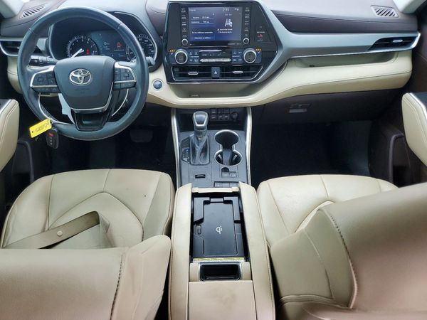 2021 TOYOTA HIGHLANDER XLE