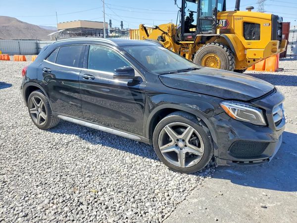 2015 MERCEDES-BENZ GLA