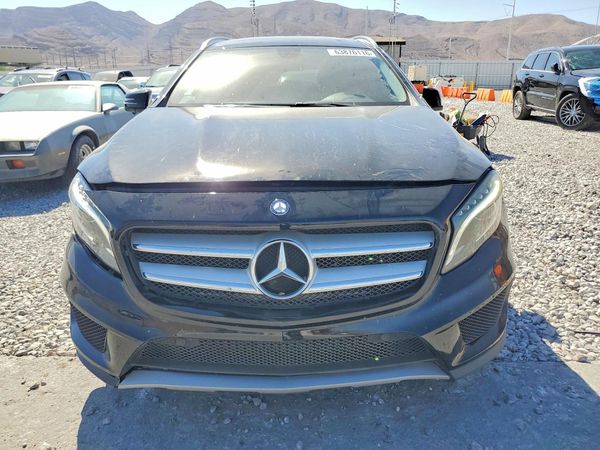 2015 MERCEDES-BENZ GLA