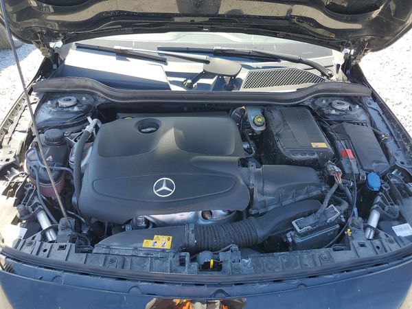 2015 MERCEDES-BENZ GLA