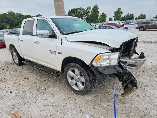 2015 RAM 1500 ST CREW CAB 4X4